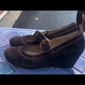 Soffspots Chocolate Suede Mary Jane Shoes Size 6M